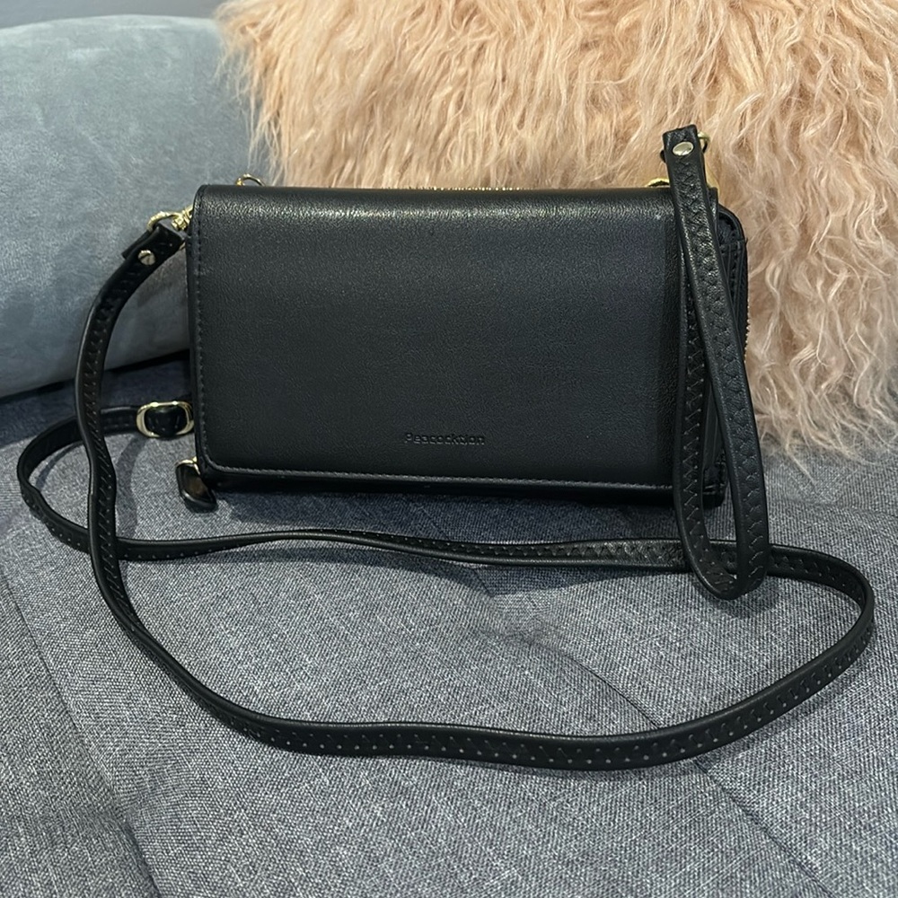 GUC Black Crossbody/Wrislet